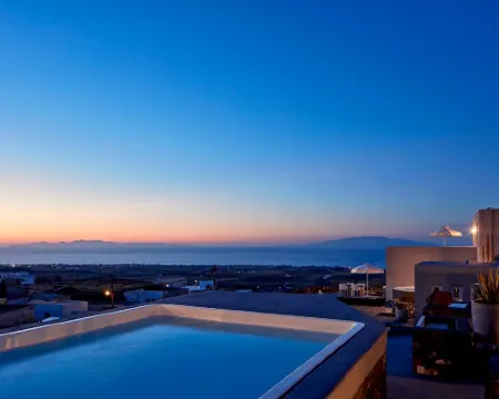 Elysian Santorini Hotels in Finikia