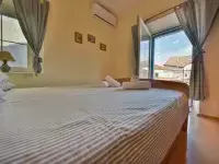 Mali Dvori