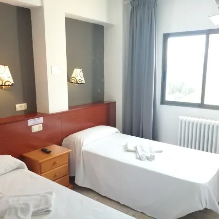 Hostal Jaime I Отели в г. Уэска