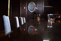 JH Adams Inn, Trademark Collection by Wyndham - bar