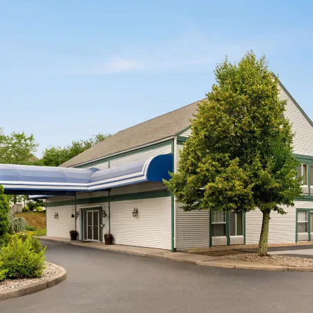 Baymont by Wyndham North Dartmouth / Fall River