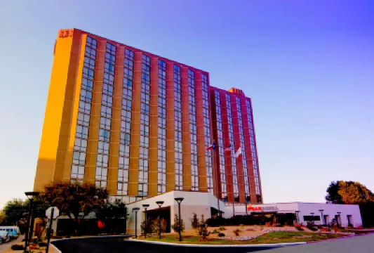 Hilton Arlington Hoteles cerca de Centreport Station