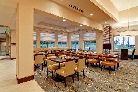 Hilton Garden Inn Woodbridge Отели рядом с достопримечательностью «Потомак»