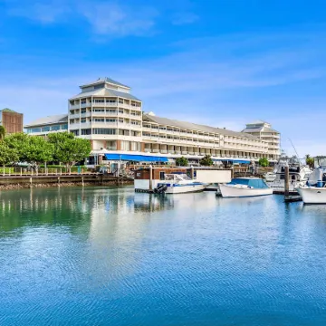 Shangri-La The Marina, Cairns Отели в г. Кэрнс