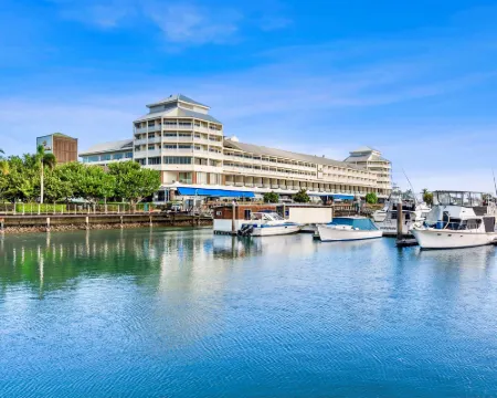 Shangri-La The Marina, Cairns Hotels in Cairns