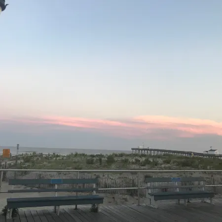2 Bd Beach Condo Only 2 Min Walk to Oc's Goldcoast