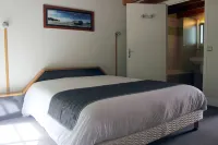 Les Dineux Village Hotels in Saint-Launeuc