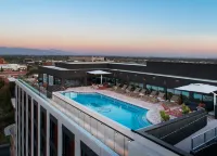 Graduate by Hilton Tucson - Rooftop Pools