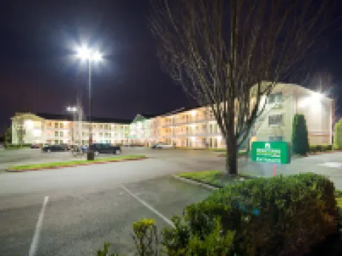 HomeTowne Studios Seattle - Kent/ des Moines Hotels in Kent