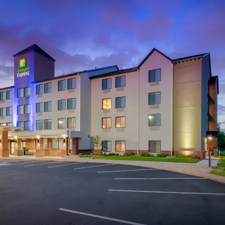 Holiday Inn Express & Suites COON RAPIDS-BLAINE AREA by IHG