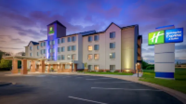 Holiday Inn Express & Suites COON RAPIDS-BLAINE AREA by IHG