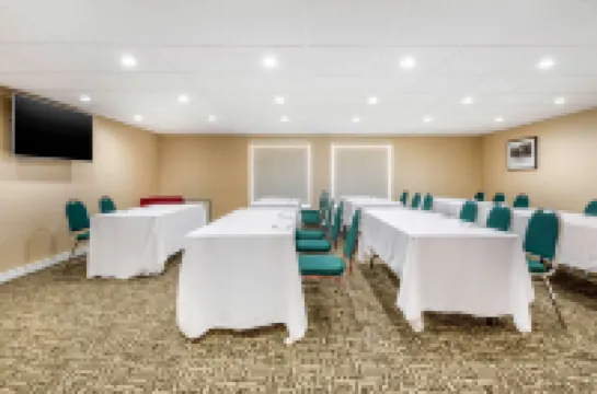 퀄리티 인 & 스위트 브램턴