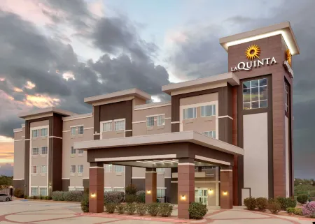 La Quinta Inn & Suites by Wyndham Big Spring Отели в г. Биг Спринг