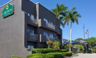 La Quinta Inn & Suites by Wyndham Ft. Myers-Sanibel Gateway