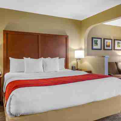 Comfort Inn & Suites Rooms
