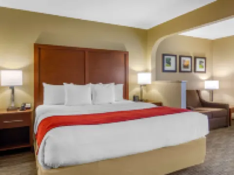 Comfort Inn & Suites Hotels in La Grange