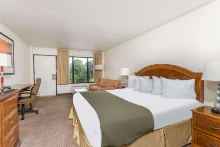 Days Inn by Wyndham Bedford Отели в г. Монета