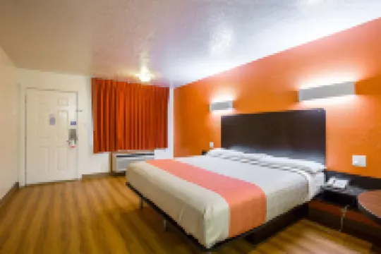 Motel 6 Madisonville, TX