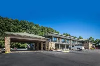 Quality Inn & Suites Mt Chalet - 주차장