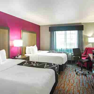 La Quinta Inn & Suites by Wyndham Fort Smith Rooms