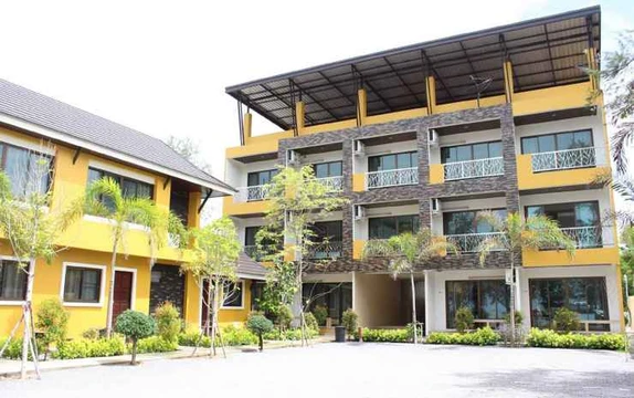 รูปภาพของYellow House Rayong