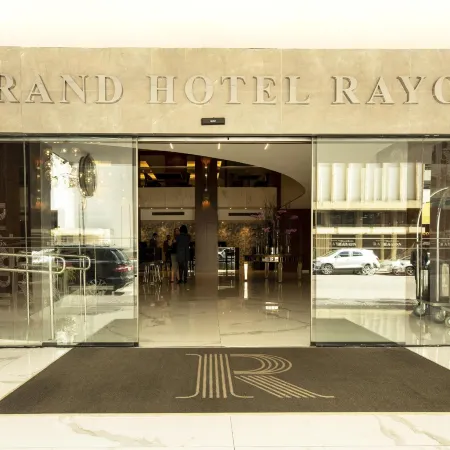 Grand Mercure Curitiba Rayon Отели рядом с достопримечательностью «Улица 24 часа»