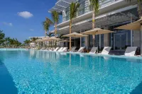 Renaissance Cancun Resort & Marina - สระว่ายน้ำแบบอินฟินิตี้
