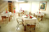 普卡爾帕城堡廣場飯店