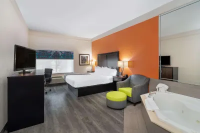La Quinta Inn & Suites by Wyndham Prattville Hotels near Belk