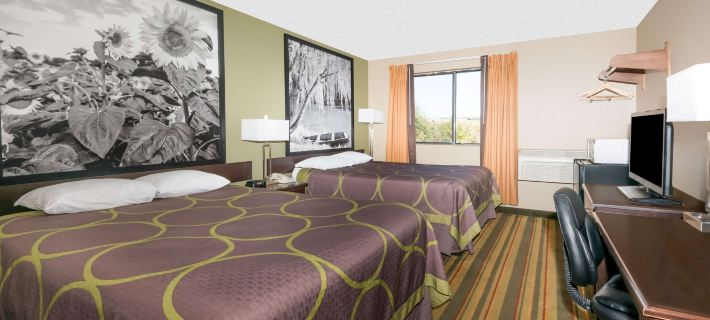 Super 8 by Wyndham Topeka/Wanamaker RD/I-70 Hotels in Topeka