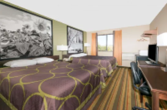 수퍼 8 바이 윈덤 토피카/워너메이커 로드/I-70