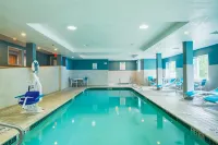 Holiday Inn Express & Suites LINCOLN EAST - WHITE MOUNTAINS by IHG - Pools