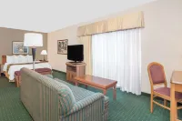 Hawthorn Extended Stay by Wyndham Green Bay - balcony