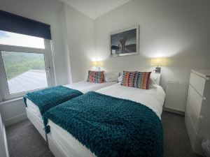 Captivating House in Aberdare Sleeps 6 Near Brecon