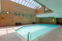 Best Western Plus Toronto Airport Hotel - piscina