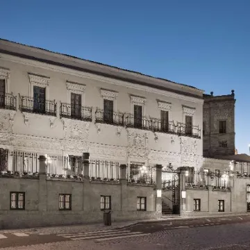 NH Collection Salamanca Palacio de Castellanos Hotels in der Nähe von Kirche und Kloster San Esteban