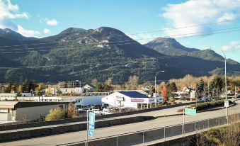 Squamish Adventure Inn