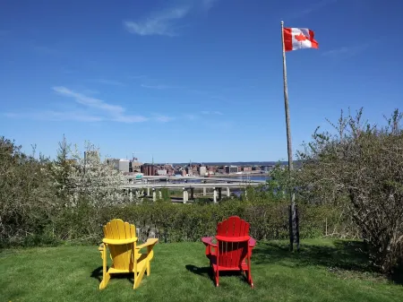 Homeport Historic B&B Отели рядом с достопримечательностью «Reed's Point Lighthouse»