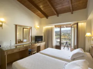 埃雷特里亞內格羅蓬特度假酒店