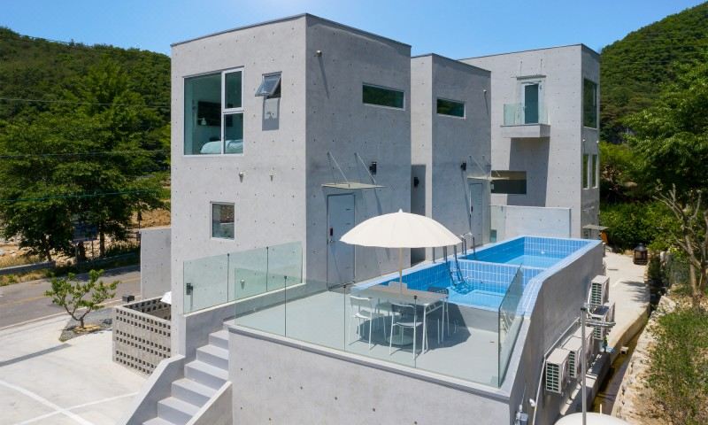 울산 뮤즈세움스테이 풀빌라 외관 또는 수영장 이미지
