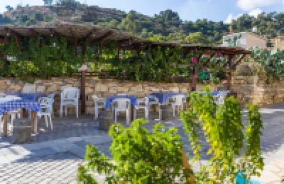 アントニス G ホテル アパートメンツ のホテル