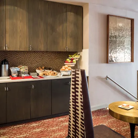 Charlesmark Hotel