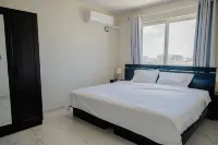 Spacious 4-Bedroom Apartment 2 km from Eagle Beach