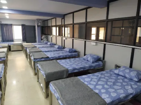 Shiv Sai Dormitory โรงแรมใน