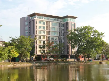 Kamonthara Отели рядом с достопримечательностью «Computer Center Silapakorn University»