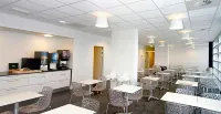 Motel X - breakfast