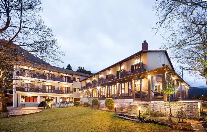 Country Club Hotel & Suites