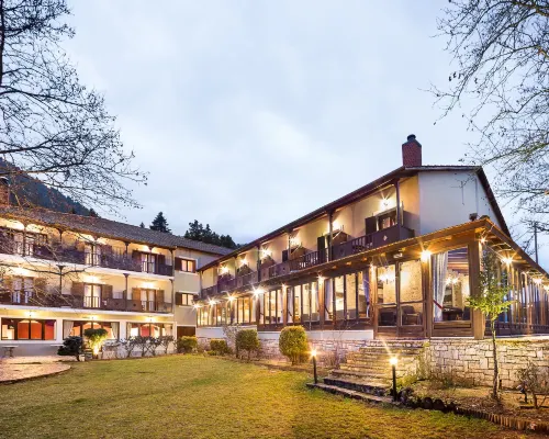 Country Club Hotel & Suites Hotels in Potamia