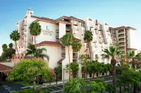 Embassy Suites by Hilton Santa Ana Orange County Airport Hotel dekat Versailles On the Lake