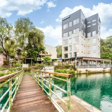 Shui Yang Lakeview House with Elevator Отели рядом с достопримечательностью «Канатная дорога над озером Солнца и луны»